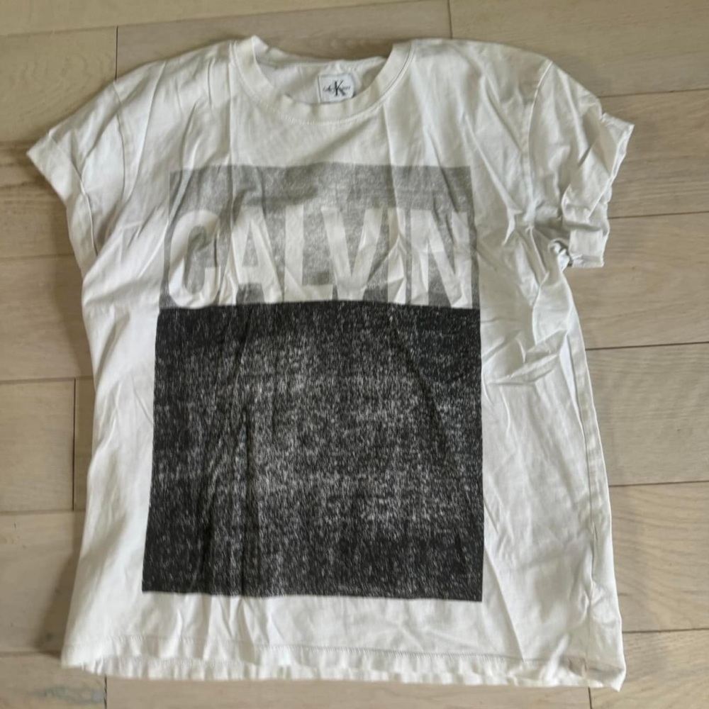 Small Calvin Klein tshirt